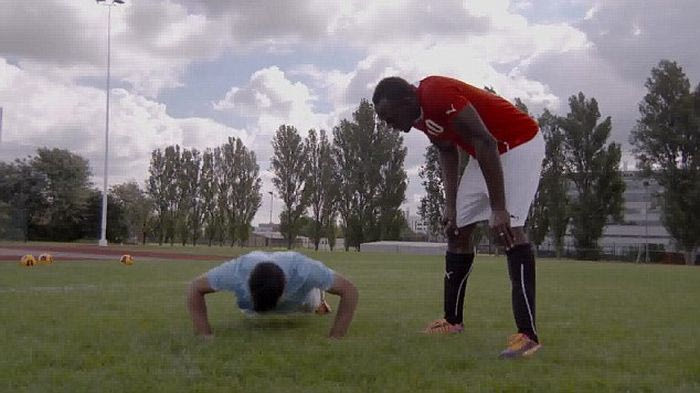 Ο Μπολτ προπονεί τον Αγκουέρο