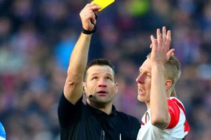 Ξέχασε τις κάρτες του στα αποδυτήρια!