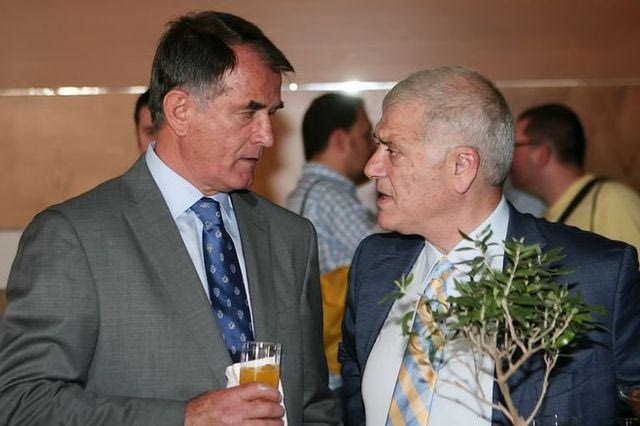 Το τέλος της εποχής της καρπαζιάς