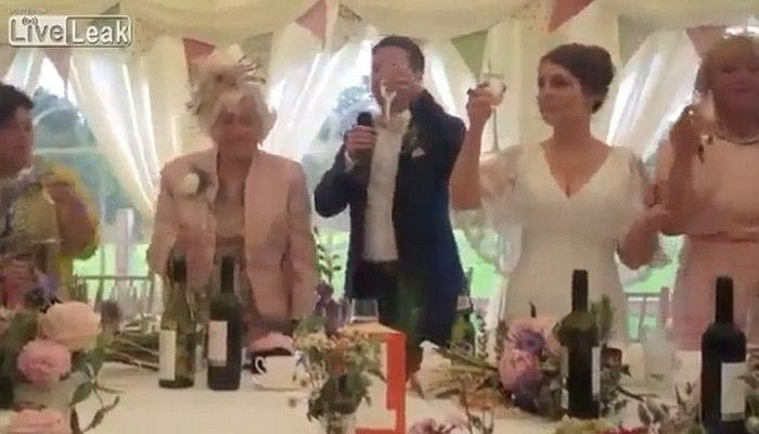 Ο γαμπρός-υποστηρικτής της Γιουνάιτεντ στο άνδρο του… εχθρικού σογιού