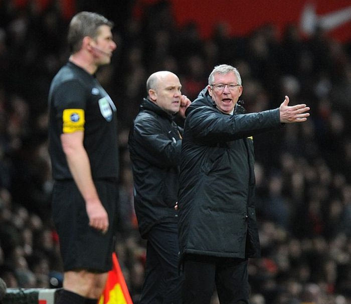 Ο Φέργκιουσον αντάλλασσε μηνύματα με διαιτητές