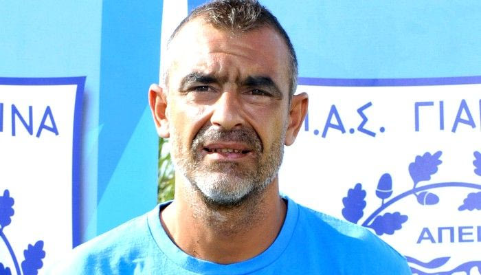 Το μήλο κάτω από τη μηλιά