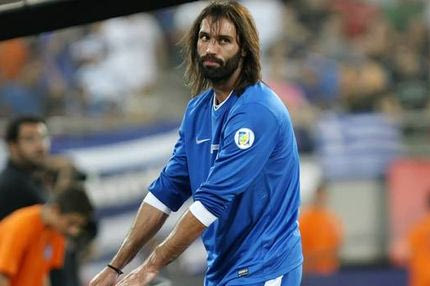 O Sam δεν μασάει και τα χώνει