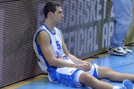 Ζήσης: “Με την πλάτη στον τοίχο”