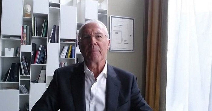 Μπεκενμπάουερ: “Επικοινώνησα με εξωγήινους”