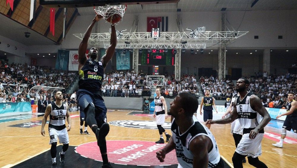 Εκκένωση και στην Τουρκία, “σκουπίζει” η Φενέρμπαχτσε