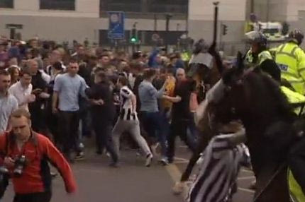 Μονοετής φυλάκιση στον οπαδό που γρονθοκόπησε άλογο αστυνομικού