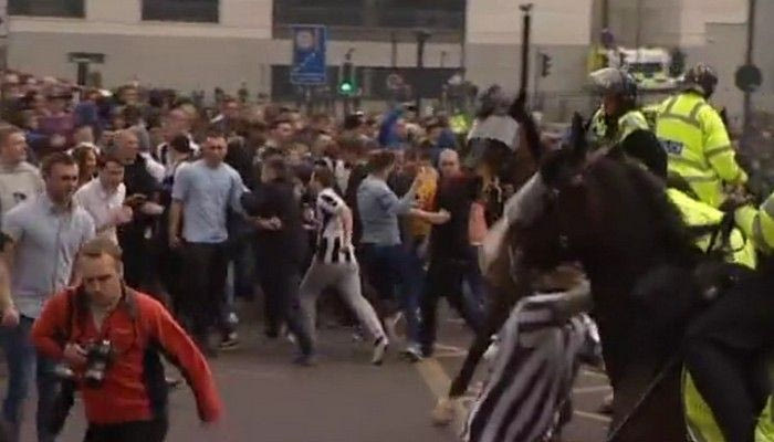 Μονοετής φυλάκιση στον οπαδό που γρονθοκόπησε άλογο αστυνομικού