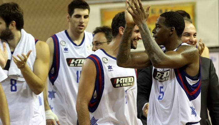 Κερδίζει την Χαλκίδα