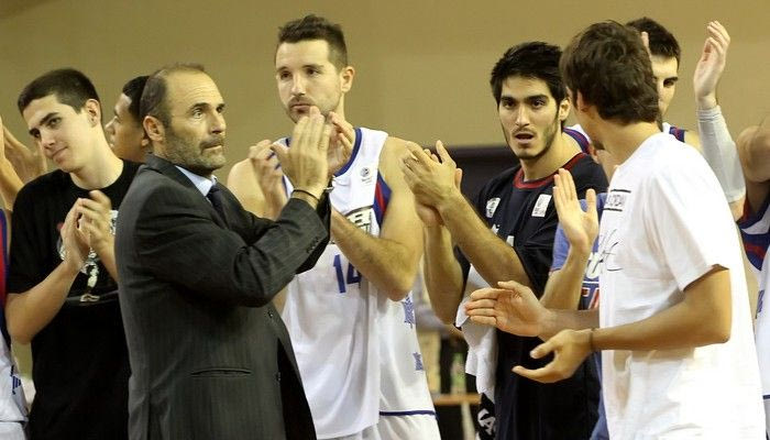 Καλαφατάκης: “Αποζημιώσαμε τον κόσμο”. Βετούλας: “Εκτός τόπου και χρόνου οι Αμερικανοί κοντοί”