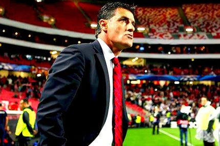 Ο “σημαιοφόρος” Μίτσελ και οι… “παραστάτες” του…