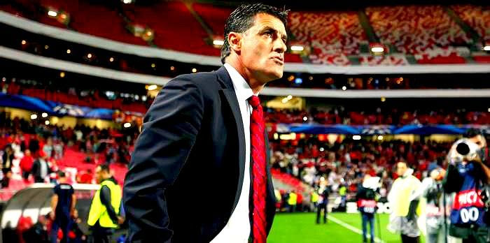 Ο “σημαιοφόρος” Μίτσελ και οι… “παραστάτες” του…