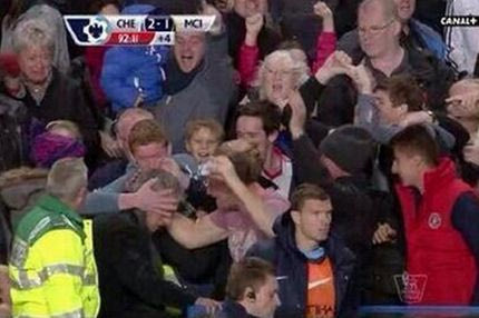 Ο Μουρίνιο πανηγυρίζει στις εξέδρες!