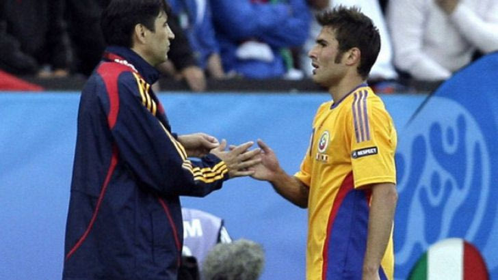 Ένας καταδικασθείς προπονητής, ένας ξεπεσμένος αστέρας και μία χώρα στα μαχαίρια