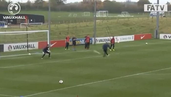 Γκολ σε προπόνηση με εναέριο τακουνάκι!