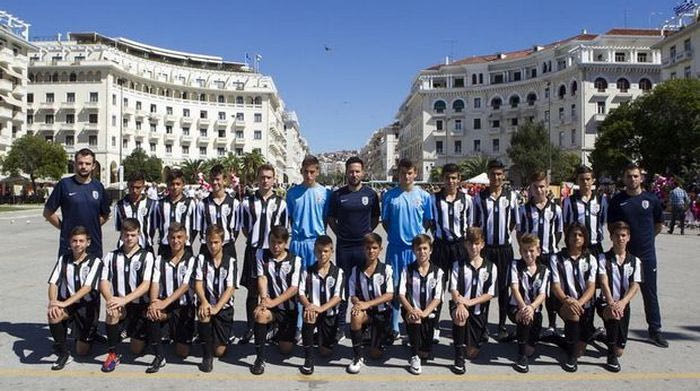 Επενδύει χρήματα στις Ακαδημίες