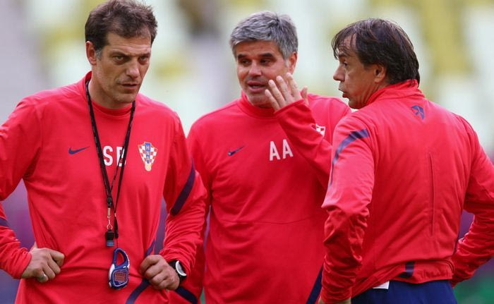 Ο Ασάνοβιτς και οι άλλοι