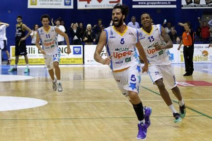 Το εκπληκτικό buzzer – beater του Μπαζίλε