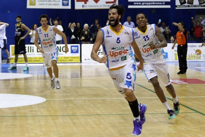 Το εκπληκτικό buzzer – beater του Μπαζίλε