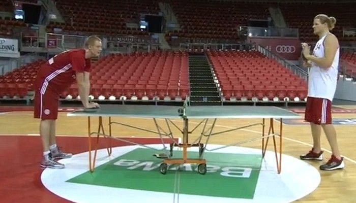 Μονομαχία στο… πινγκ πονγκ