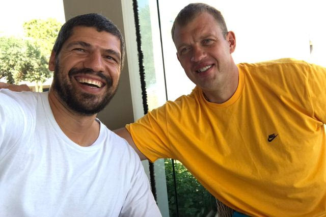 Βρείτε ποιος είναι δίπλα στον Λάζαρο Παπαδόπουλο