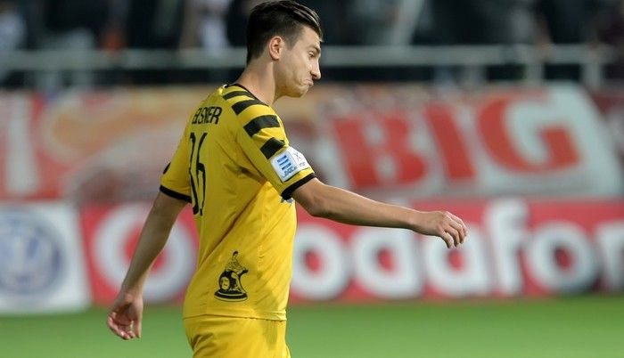 Διαψεύδει τα σενάρια ο Έλσνερ