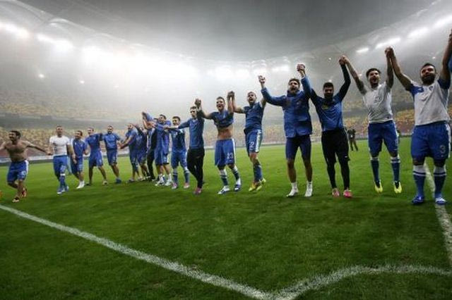 “Griechen checken Brasilien – Ticket”