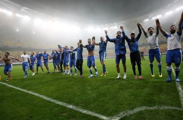 “Griechen checken Brasilien – Ticket”