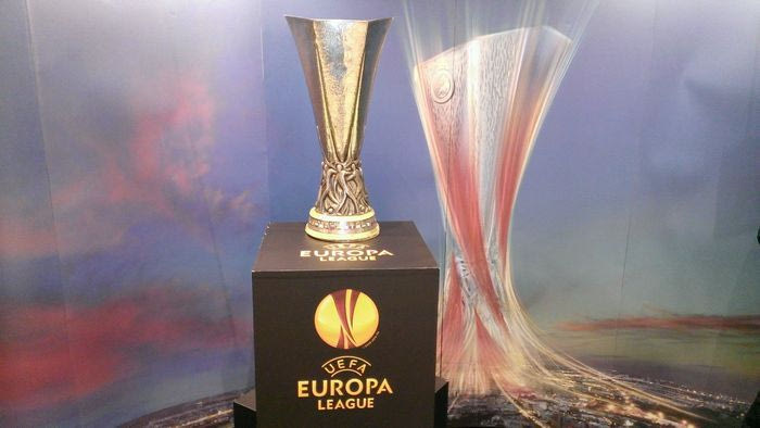 Το ελληνικό κοινό αγκάλιασε το Κύπελλο του UEFA Europa League και την HTC