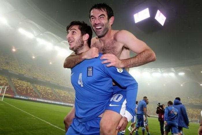 Αποθέωση Μανωλά από Καραγκούνη