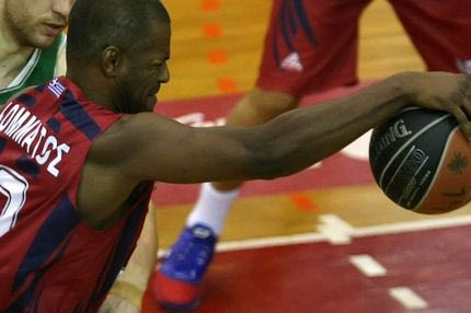 Στα θαλασσί ο Κόμματος