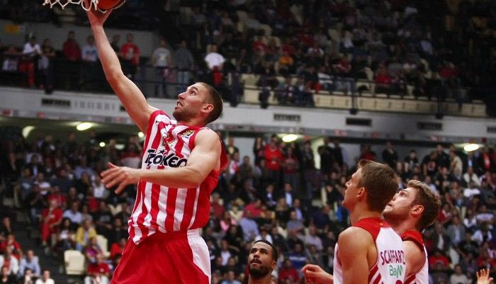 Ο Λοτζέσκι έκλεψε το “πορτοφόλι” του Σάφαρτσικ