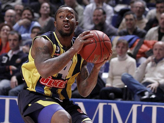 Το buzzer beater του Μακάλεμπ