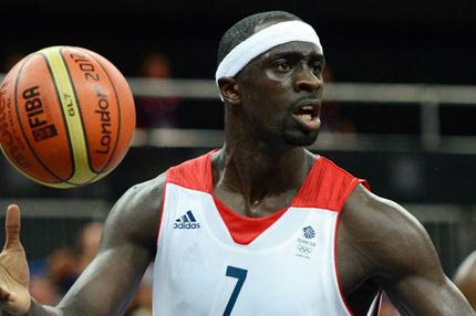 “Οδοστρωτήρας” ο Μενσά Μπονσού