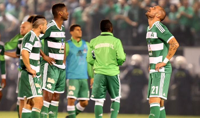 Νάνο: “Ψηλά το κεφάλι στο μέλλον”