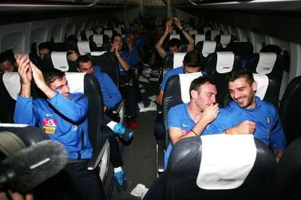 Σάμπα στο πούλμαν της Εθνικής