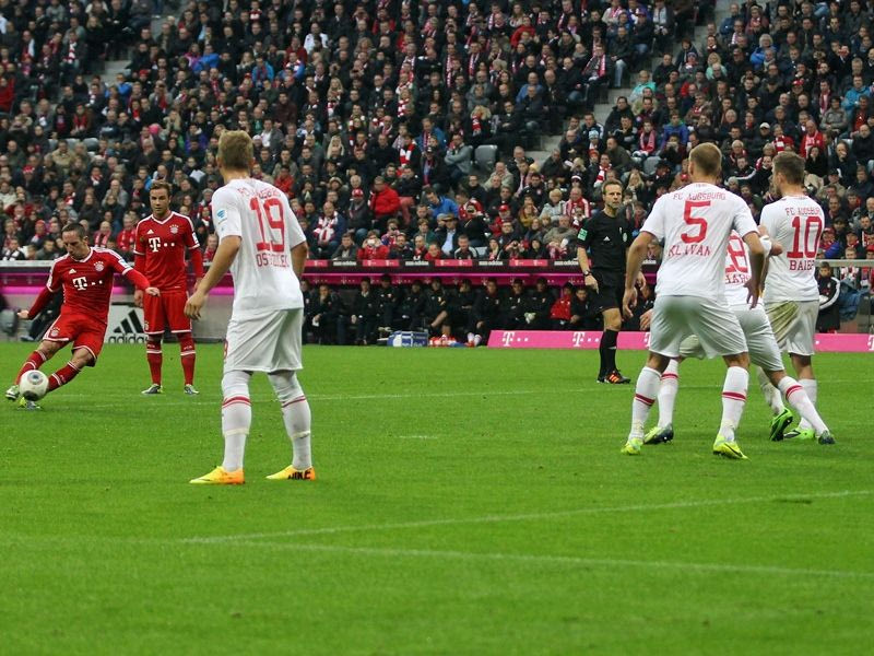 12η αγ.: Η Μπάγερν κατέρριψε το ρεκόρ, ο Όλιτς κατέρριψε την Ντόρτμουντ