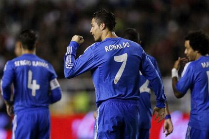 Πέταξε τη φανέλα του Ρονάλντο