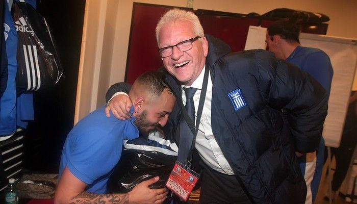 Σαρρής: “Πιστεύω πως θα μείνει ο Σάντος”