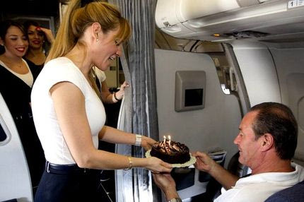 Γενέθλια εν πτήσει για τον Στέφενς (pics)