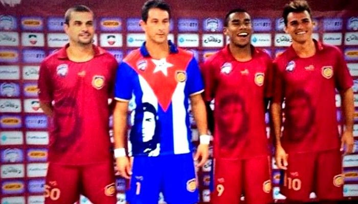 Εβαλαν τη μορφή του Τσε στη φανέλα και… ξεπούλησαν