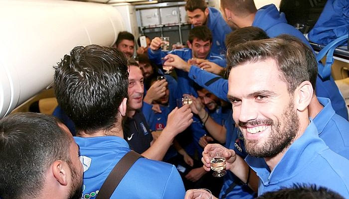 Η πτήση της χαράς: Video από την επιστροφή της ελληνικής αποστολής