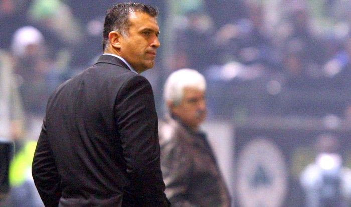 Ηγέτη για την άμυνα και φορ