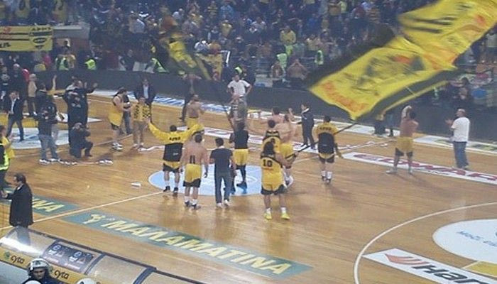 “Καθήκον να ξαναγράψουμε ιστορία”