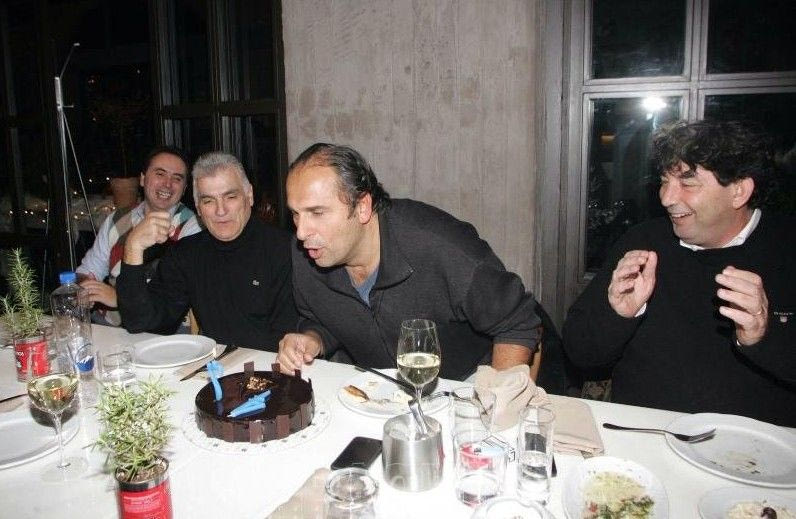 Γεύμα, ευχές και… “Ω Μπάνε Μπάνε”