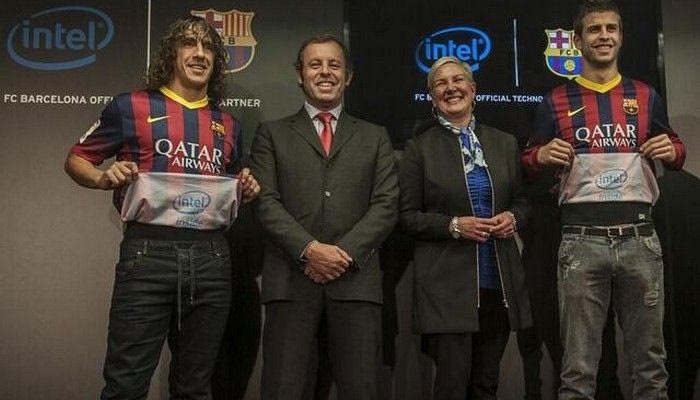 Διαφήμιση στο εσωτερικό της φανέλας της Μπαρτσελόνα