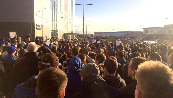 “Φύγε δικτάτορα Ταν!”