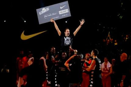 Ευστόχησε από τη σέντρα και πήρε 100.000 ευρώ!
