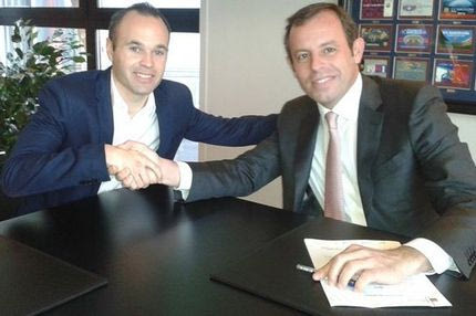 Υπέγραψε ο Ινιέστα