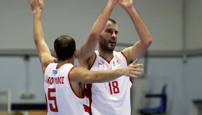 Ανανέωσε ο Κακιούζης